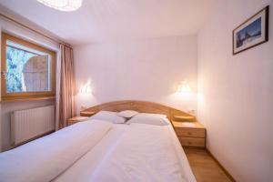 a bedroom with a large bed and a window at Ferienhaus Maria Arnika in Moso