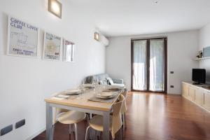 a dining room with a table and chairs at vb home brianza in Costa Masnaga