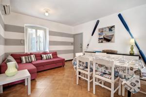 a living room with a couch and a table at Oceane Paradise - Churchill in Levanto