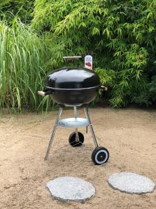 a grill sitting on a stand in the dirt at Haus Piratennest in Grömitz