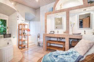 a bathroom with a sink and a toilet and a tub at Lemkamp groß in Markdorf +24 photos