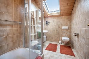 a bathroom with a shower and a toilet and a sink at Gästehaus Erd - Fewo Grünten in Wertach +14 photos
