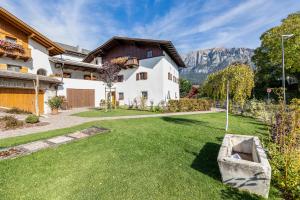 a house with a lawn in front of it at Florerhof Ferienwohnung Flieder in Vols am Schlern