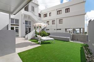 a patio with a green lawn in front of a building at Vista Alegre 22 B in El Paso