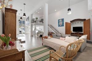 a living room with a couch and a tv at Vista Alegre 22 B in El Paso