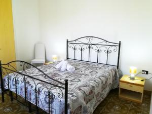 a bedroom with a bed with two towels on it at Incantevole Villa Maddalena in Otranto