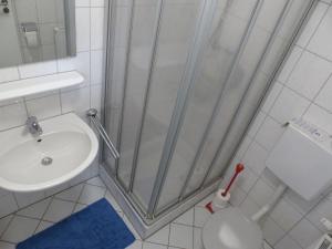 a shower in a bathroom with a sink and a toilet at Kuryhof in Simonswald +40 photos