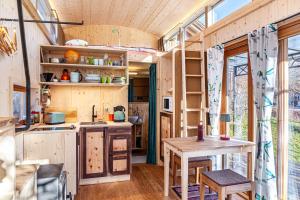 a kitchen in a tiny house with a table at Loft Süd in Unterammergau