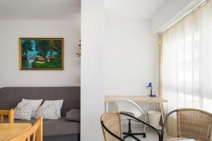 a living room with a couch and a table at Las Alondras in Gandía