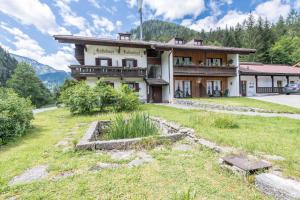 a house on a hill in the mountains at Ferienwohnung Förchensee in Ruhpolding