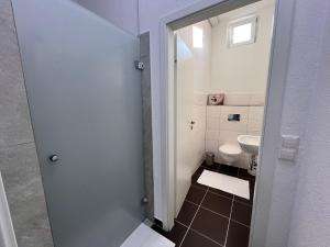 a small bathroom with a toilet and a sink at Dreams Lodge in Koetz 