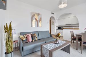 a living room with a couch and a table at Clementina Imperial Park in Calpe