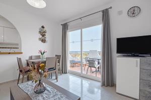 a kitchen and living room with a large sliding glass door at Clementina Imperial Park in Calpe
