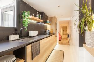 a kitchen with a sink and a counter at Dulce y acogedor in Vilanova i la Geltrú