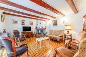 a living room with furniture and a fireplace at Gîte Chez Martha in Anduze
