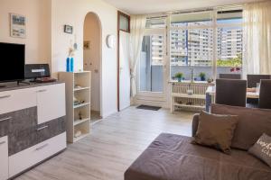 a living room with a couch and a tv at Ferienpark N3 -3 in Heiligenhafen