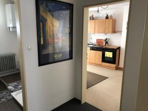 a hallway leading to a kitchen with a picture on the wall at Ferienwohnung Innenstadt in Marktbreit +6 photos