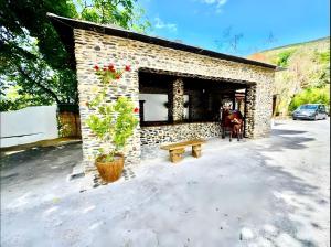 a brick building with a bench and a horse at Apartamento Rey Melchor in Trevélez