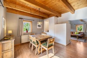 a kitchen and dining room with a wooden table and chairs at Ferienwohnung Rabus in Bisingen