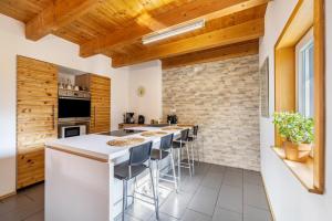 a kitchen with a long bar with stools at Ferienwohnung Rabus in Bisingen