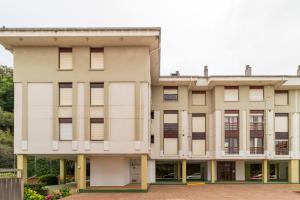 an external view of a building at Apartamento La Ribera in Suances