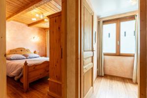 a bedroom with a bed and a window at Savine in Val Cenis