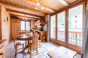 a kitchen with a table and chairs in a cabin at Savine in Val Cenis +13 photos