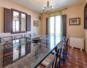 a dining room with a glass table and chairs at El Paladin in Zufre