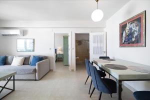 a living room with a couch and a table at Doña Amparo chipiona Playa de Regla in Chipiona
