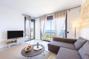 a living room with a couch and a tv at Duplex jlc in Mojácar