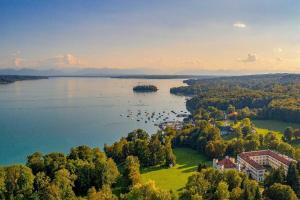 an aerial view of a lake with boats in it at Studio Banniza in Wolfratshausen