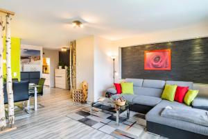 a living room with a couch and a table at Ferienwohnung Goldstadtblick in Pforzheim