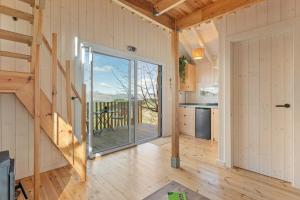 a kitchen with a sliding glass door leading to a deck at Cabañas Entre Castaños in Jubrique