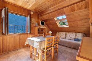 a dining room with a table and chairs in a cabin at Gite Campbieil - Gavarnie in Gèdre