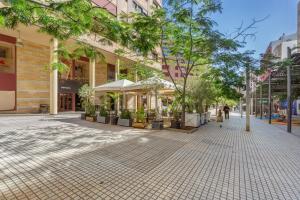 a street in a city with trees and buildings at Apartamento Centro con Aparcamiento in Santa Cruz de Tenerife