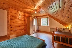 a bedroom with a bed and a wooden ceiling at Gite des Granges in Tréminis