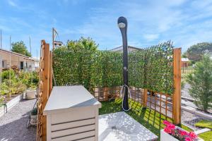a backyard with a grill and a fence at Villa du Lac - Gastes in Gastes