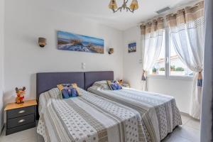 a bedroom with two beds and a window at Villa du Lac - Gastes in Gastes
