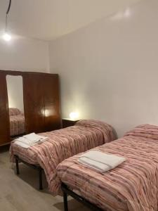 a hotel room with two beds and a mirror at Il Focolare dei Sibillini in Visso