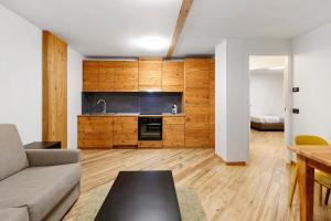 a living room with a couch and a table at Appartamento Via Livigno in Isolaccia
