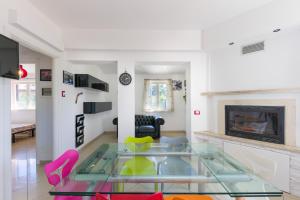 a living room with a glass table and chairs at Villa Roberta Marina di Campo in Marina di Campo