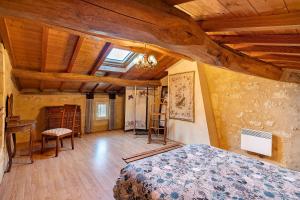 a bedroom with a bed and a wooden ceiling at Gite La Roseraie in Saint-Émilion