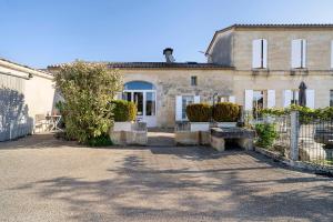 an old house with a bench in front of it at Gite La Roseraie in Saint-Émilion
