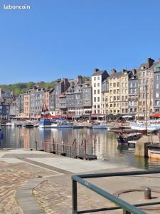 a harbor with boats in the water and buildings at Côte fleurie -Le Cottage D'honfleur in Honfleur