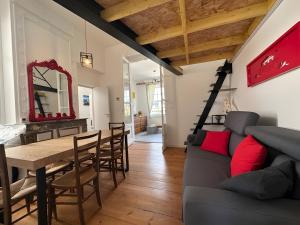 a living room with a couch and a table at Appartement bord de plage-Arcachon in Arcachon