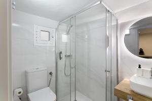 a bathroom with a shower and a toilet and a sink at Atw Studio in Guanarteme