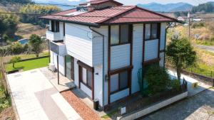 an overhead view of a house with a red roof at kaze no ne in Takachiho