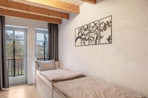 a bedroom with a bed and a window at Ferienwohnung 2 Hof Schäfer in Waldeck
