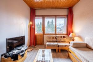 a living room with a couch and a fireplace at Appartement 26 - 9 personnes in Les Allues