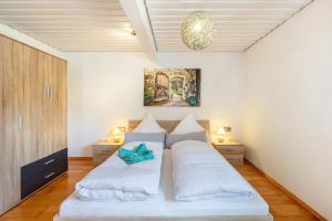 a bedroom with a large white bed in a room at Haus Strohmeier in Brandenberg
